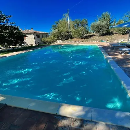 Todi By The Poolsleeps 10exclusive Poolwalk To Todi 5 Kmsrestaurant 05 Kms * Petroro