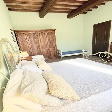 Todi By The Poolsleeps 10exclusive Poolwalk To Todi 5 Kmsrestaurant 05 Kms * Petroro