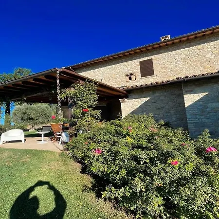 Todi By The Poolsleeps 10exclusive Poolwalk To Todi 5 Kmsrestaurant 05 Kms * Petroro