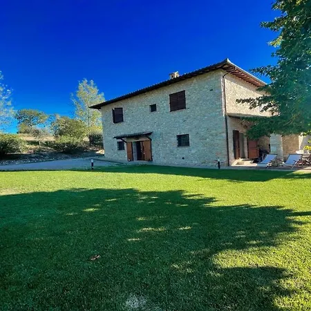 Todi By The Poolsleeps 10exclusive Poolwalk To Todi 5 Kmsrestaurant 05 Kms * Petroro