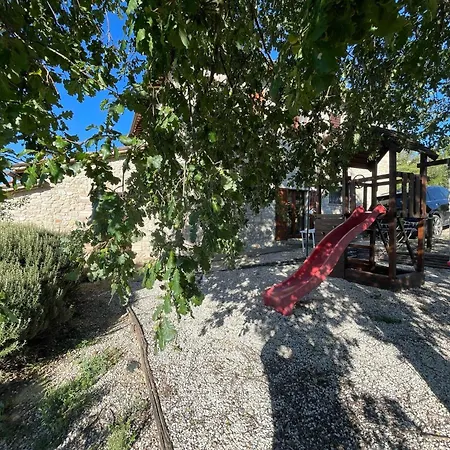 Detached Villa - Sleeps 10 - Pool - Pergola - Playground For Children - Wifi Villa *