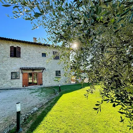 Villa Detached Villa - Sleeps 10 - Pool - Pergola - Playground For Children - Wifi