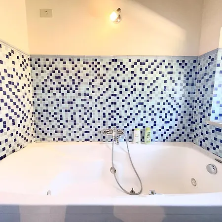 Detached - Sleeps 10 - Pool - Pergola - Playground For Children - Wifi *