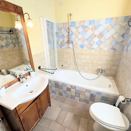 Villa Detached - Sleeps 10 - Pool - Pergola - Playground For Children - Wifi *